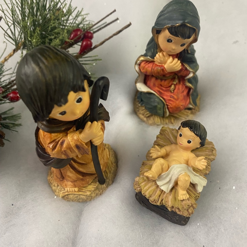 Pacific Rim Nativity Mary Joseph Baby Jesus Resin Christmas